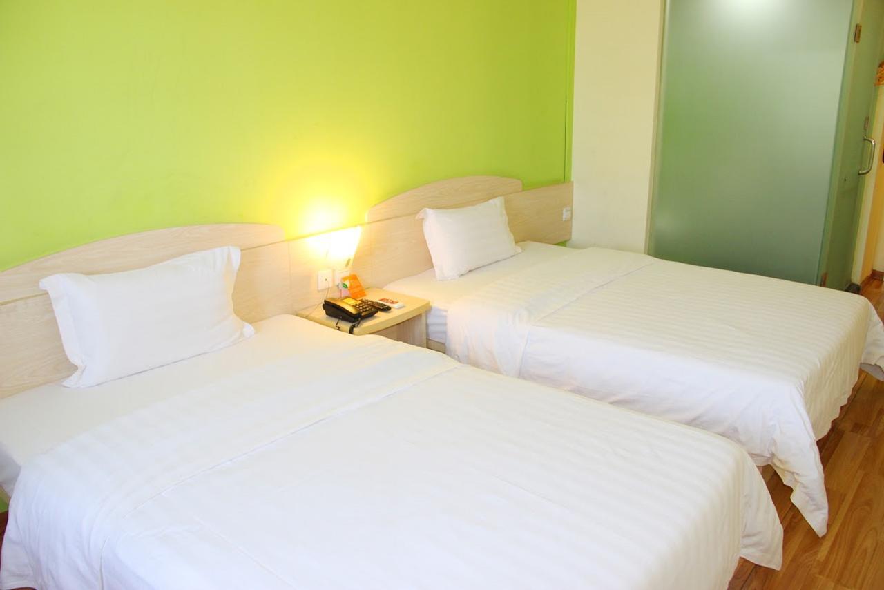 7Days Inn Xianning Hot Spring Pedestrian Street Shopping Park Zewnętrze zdjęcie