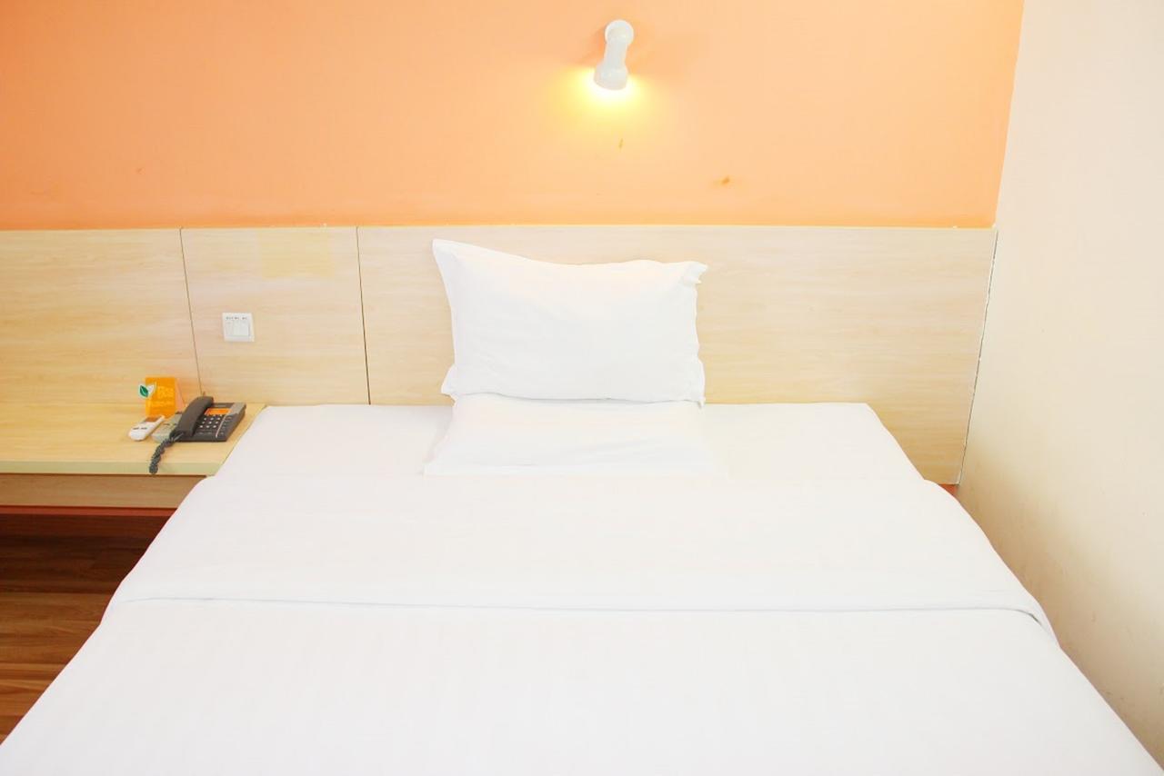 7Days Inn Xianning Hot Spring Pedestrian Street Shopping Park Zewnętrze zdjęcie